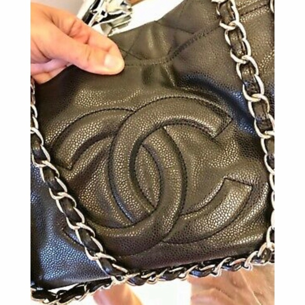 Gorgeous black leather handbag!
